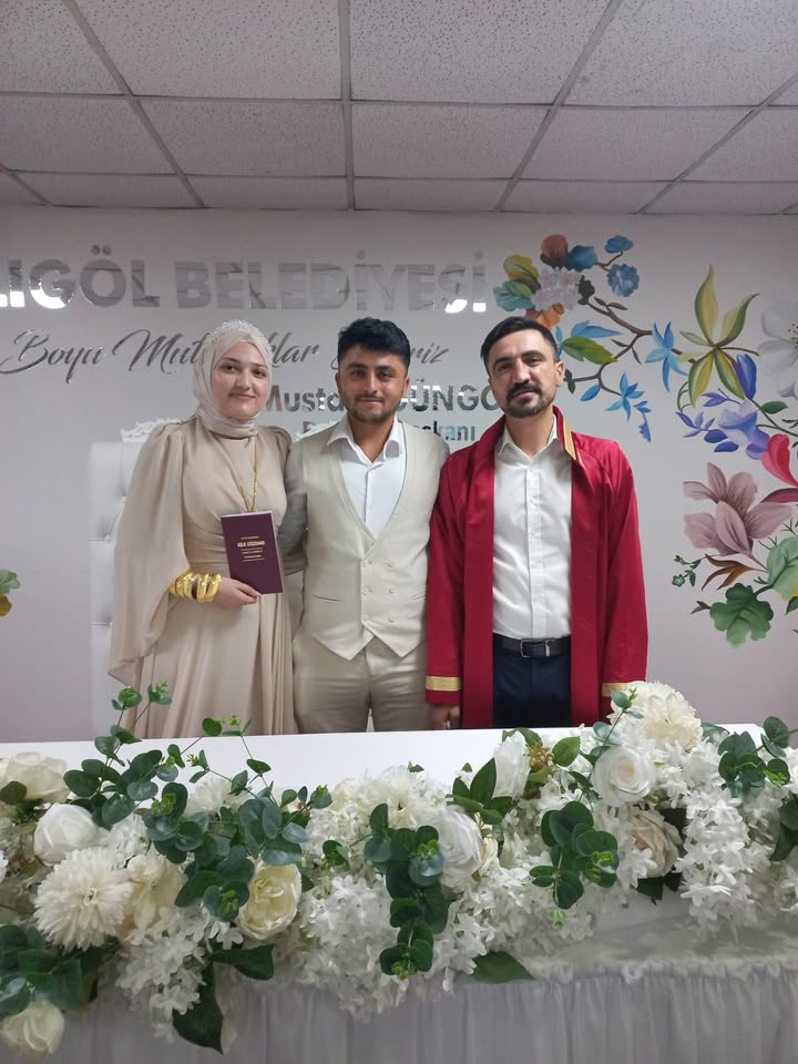 Burcu Ünlü ile Yunus Özçelik Çiftinin Nikah Merasimi Gerçekleşti