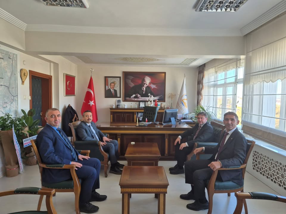 Döğer Belediye Başkanı Mehmet Akif Ersoy ve AK Parti Döğer Belde Başkanı Adem Özel İhsaniye Kaymakamı Koray Yanıktepe'ye Ziyarette Bulundu