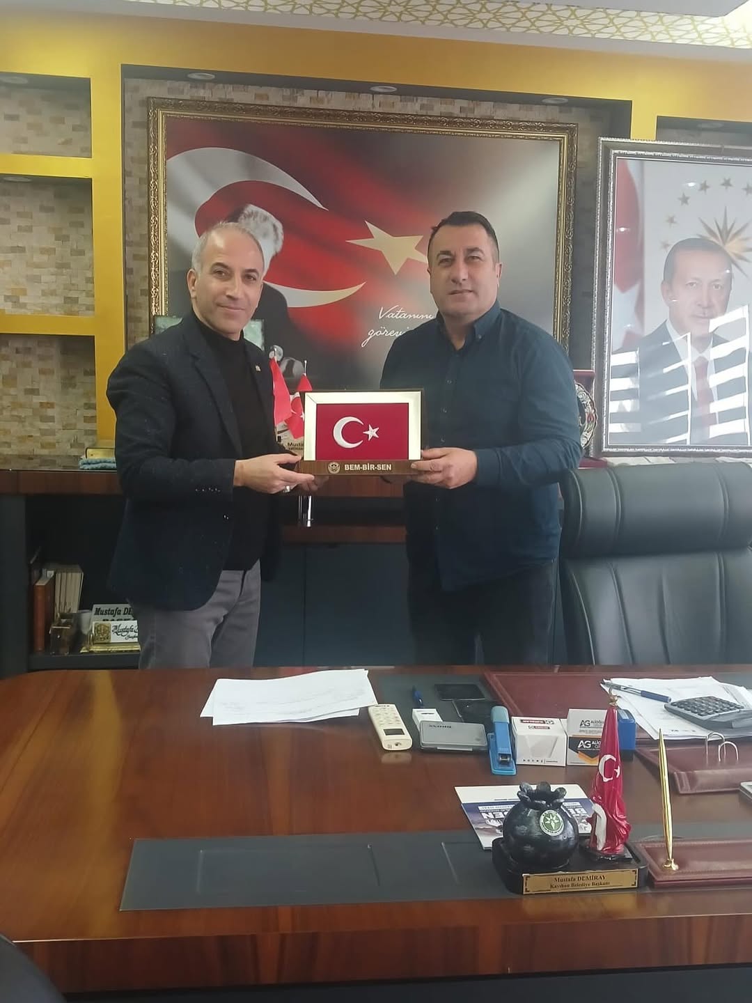 BEM-BİR-SEN Afyonkarahisar İl Başkanı Serdar ÇETİNKAYA Belediye Başkanımız Mustafa Demiray’ı ziyaret etti