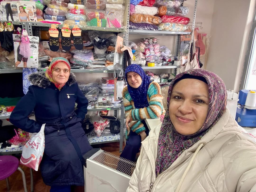 AK Parti İhsaniye İlçe Kadın Kolları Başkanı Hacer Arslan’dan Esnaf Ziyareti