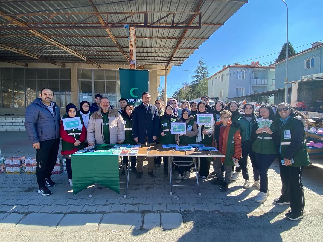 AK Parti İhsaniye Kadın Kolları’ndan Yeşilay Standına ziyaret