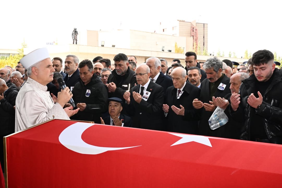 Milliyetçi Hareket Partisi'nin Gönderilerinden Fotoğraflar