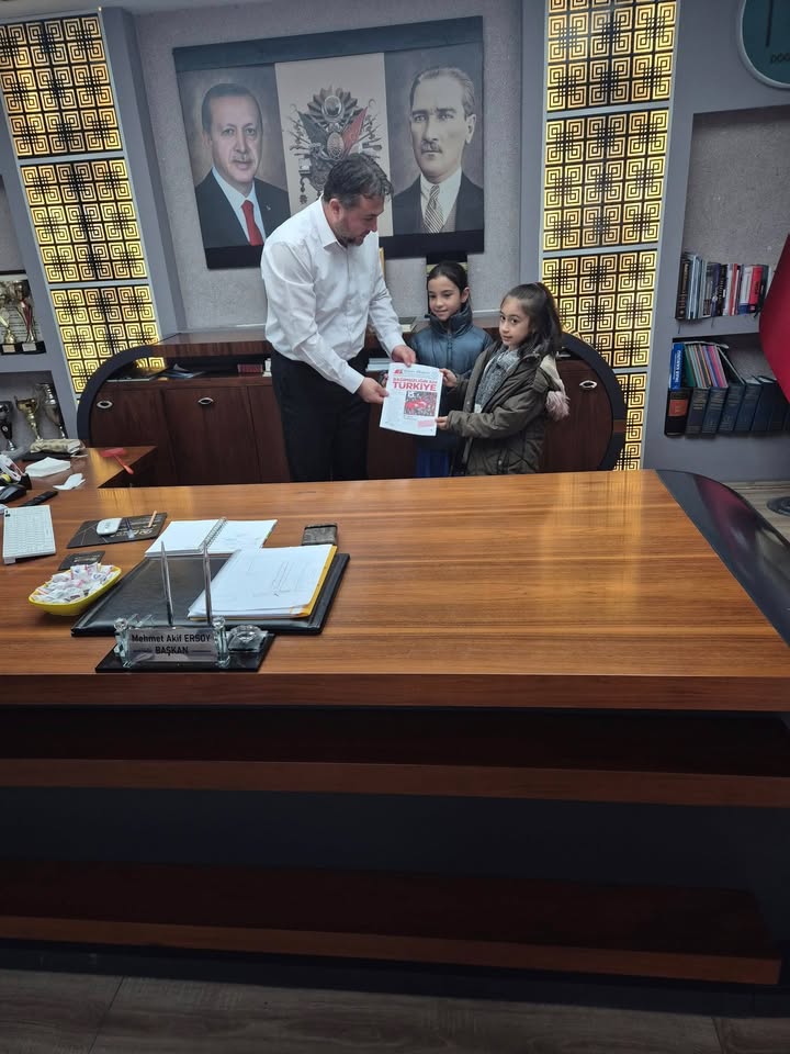 Döğer Belediyesi'nin Paylaşımı: Rahime Kaya ve Öğrencilerinden Belediye Başkanı Mehmet Akif ERSOY'a Ziyaret