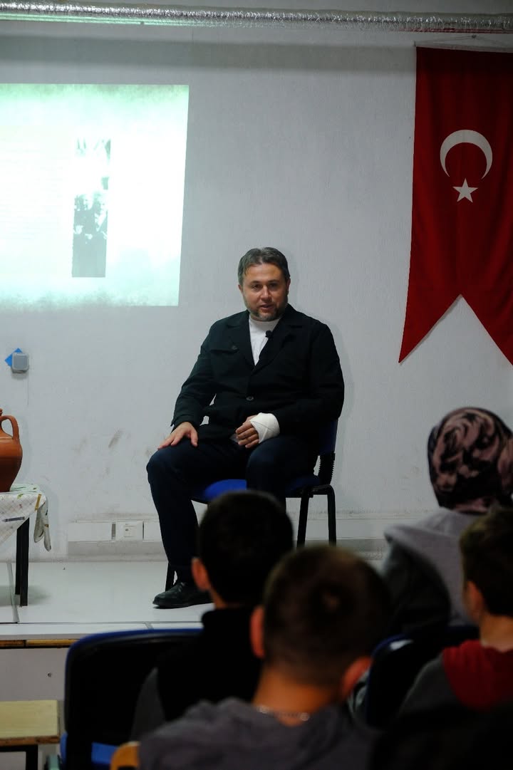 Döğer Belediyesi'nin Paylaşımı: Belediye Başkanı Mehmet Akif ERSOY Döğer İmam Hatip Lisesinde Gençlerle Buluştu