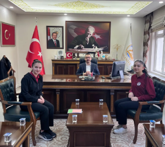 Kaymakam Koray Yanıktepe’ye Yeşilay Kulübü Öğrencilerinden Anlamlı Ziyaret