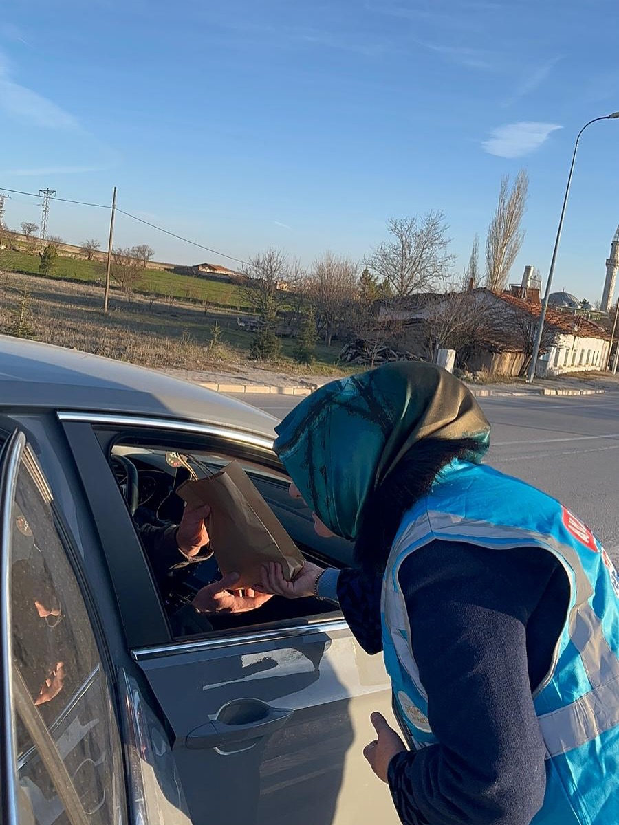 İhsaniye’de “İftara Beş Kala” Etkinliğiyle Vatandaşlara İkram