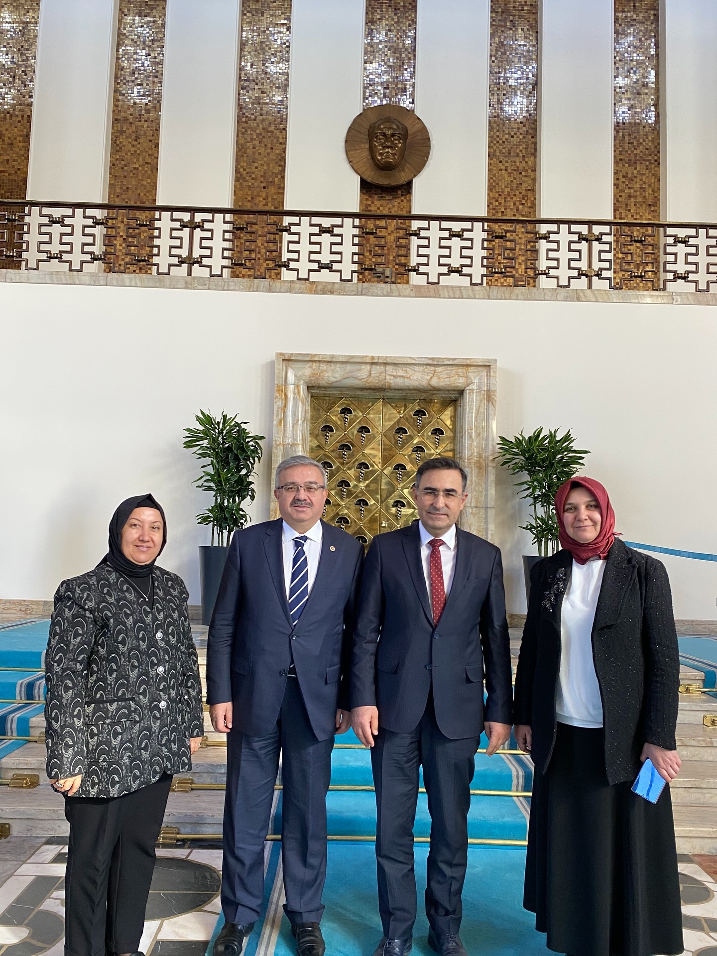 İhsaniye Belediye Başkanı Emine Gökçe’den TBMM’de Milletvekillerine Ziyaret