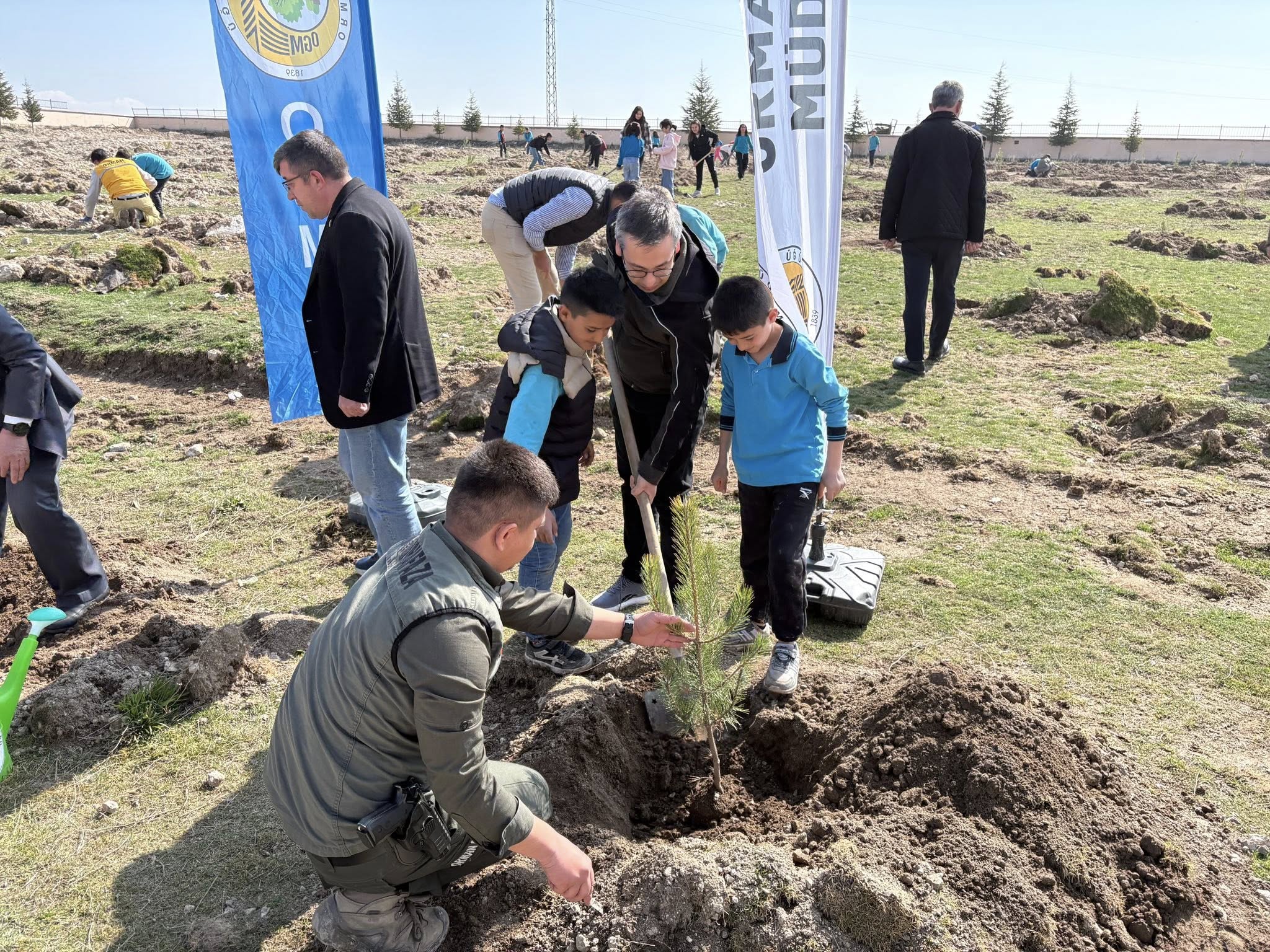 Kaymakam Koray Yanıktepe, Hacıbeyli Ortaokulu’nda Fidan Dikti