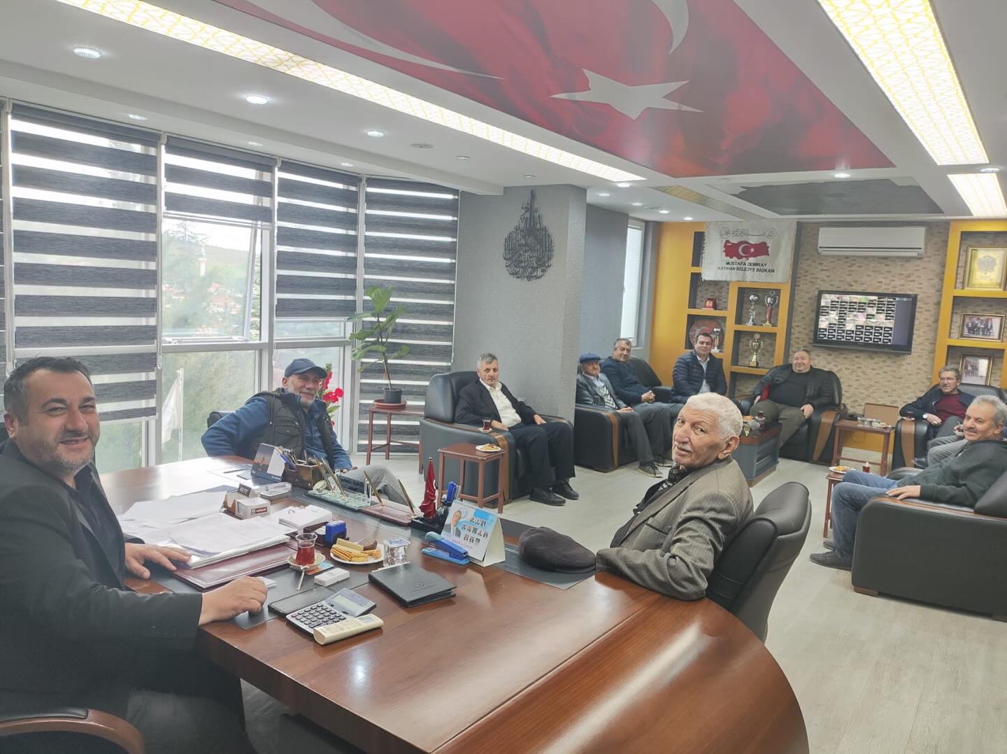 Efsane Başkan Eşref Bayık’tan Kayıhan Belediye Meclisine Ziyaret