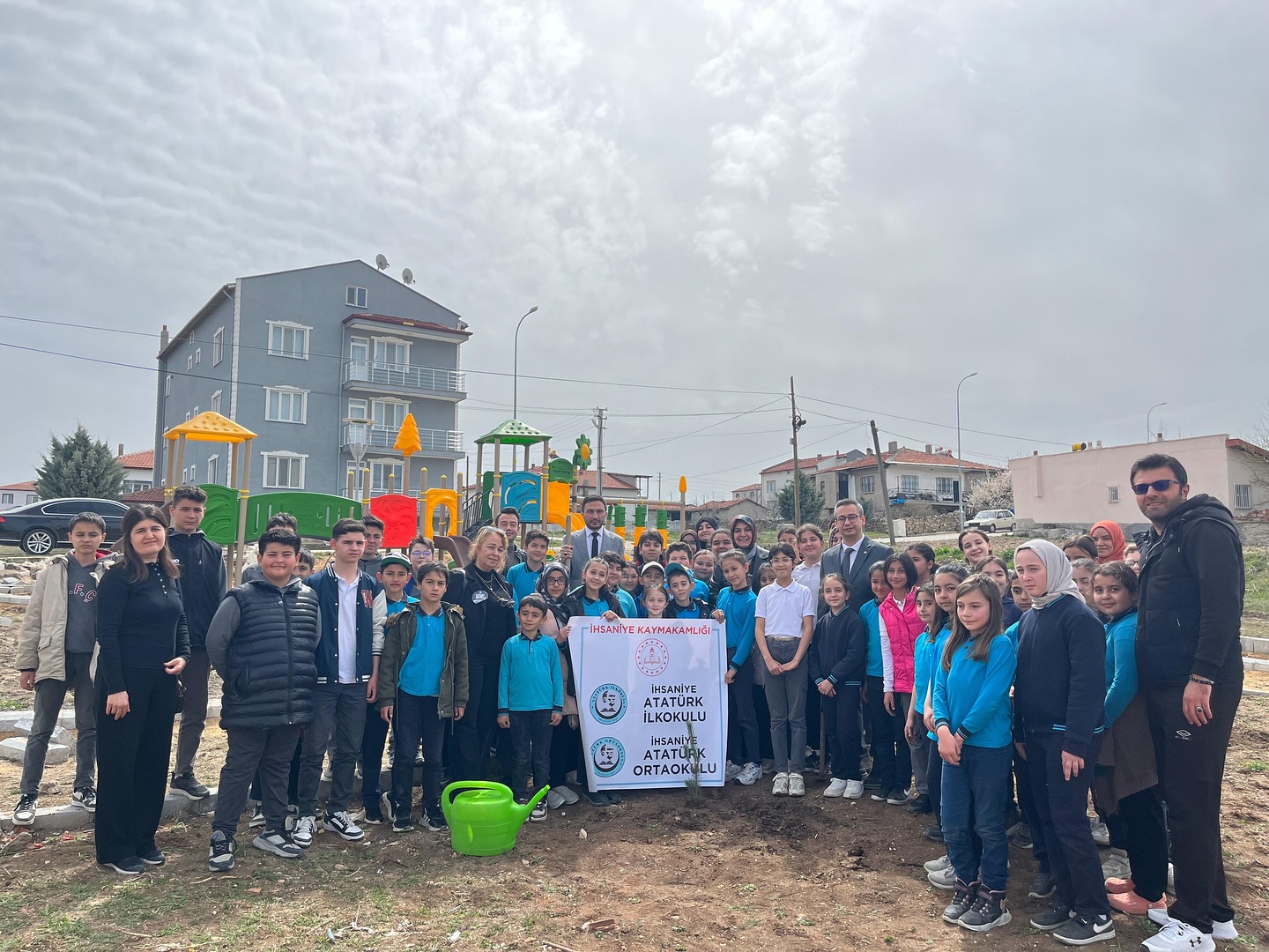 İhsaniye’de Öğrencilerle Ağaçlandırma Etkinliği