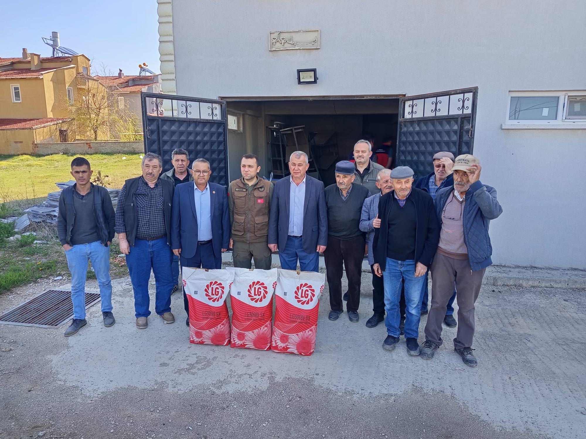 İhsaniye’de Çiftçilere %50 Hibeli Tohum Desteği