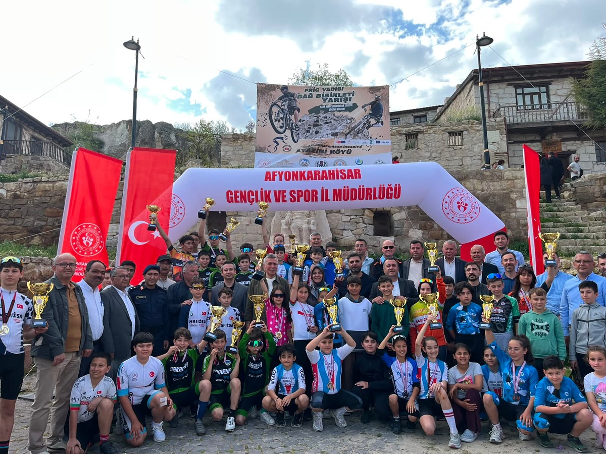 Ayazini’de Nefes Kesen Dağ Bisikleti Yarışı