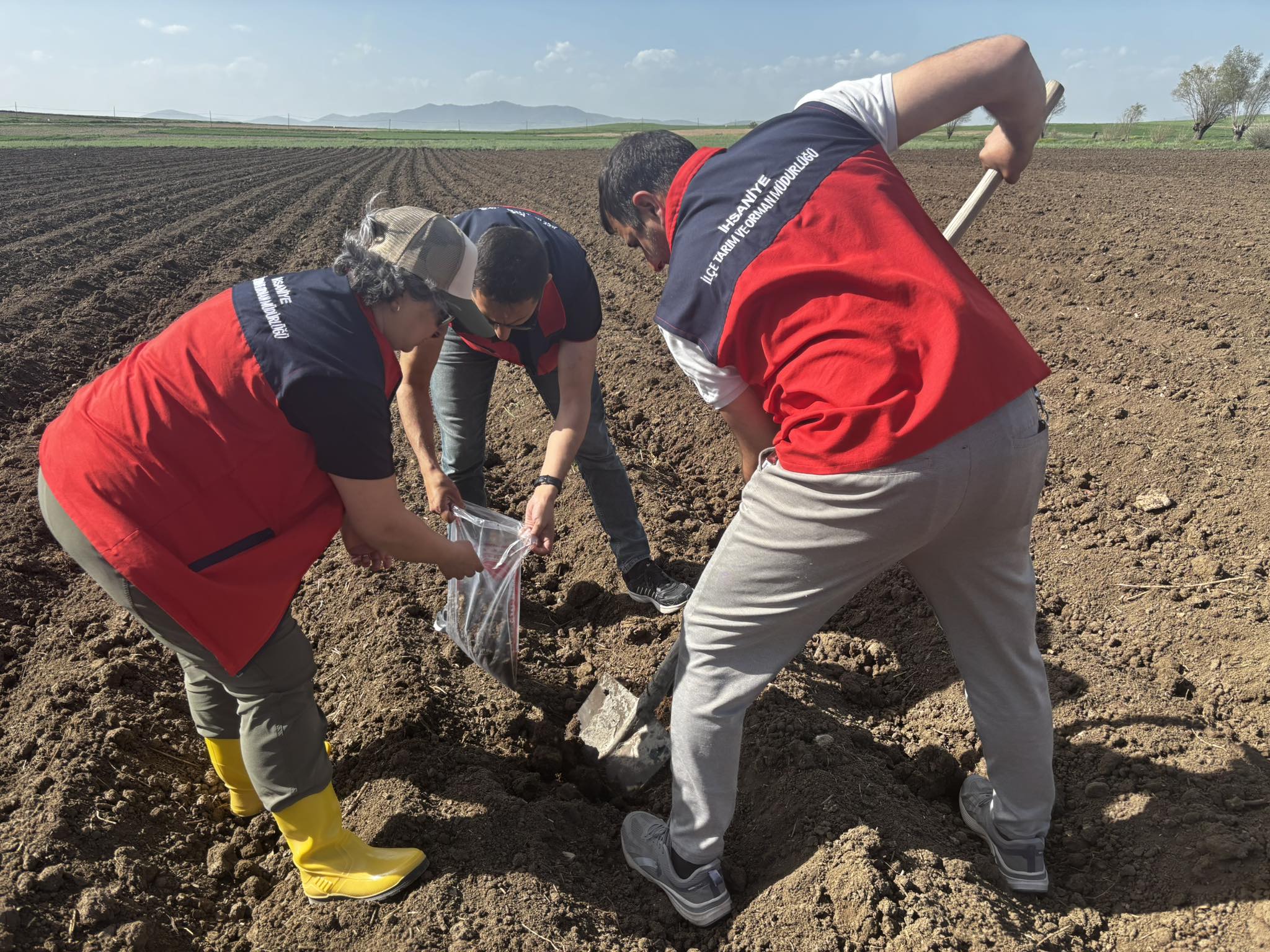 Patates Üretim Alanlarında Toprak Numunesi Alındı