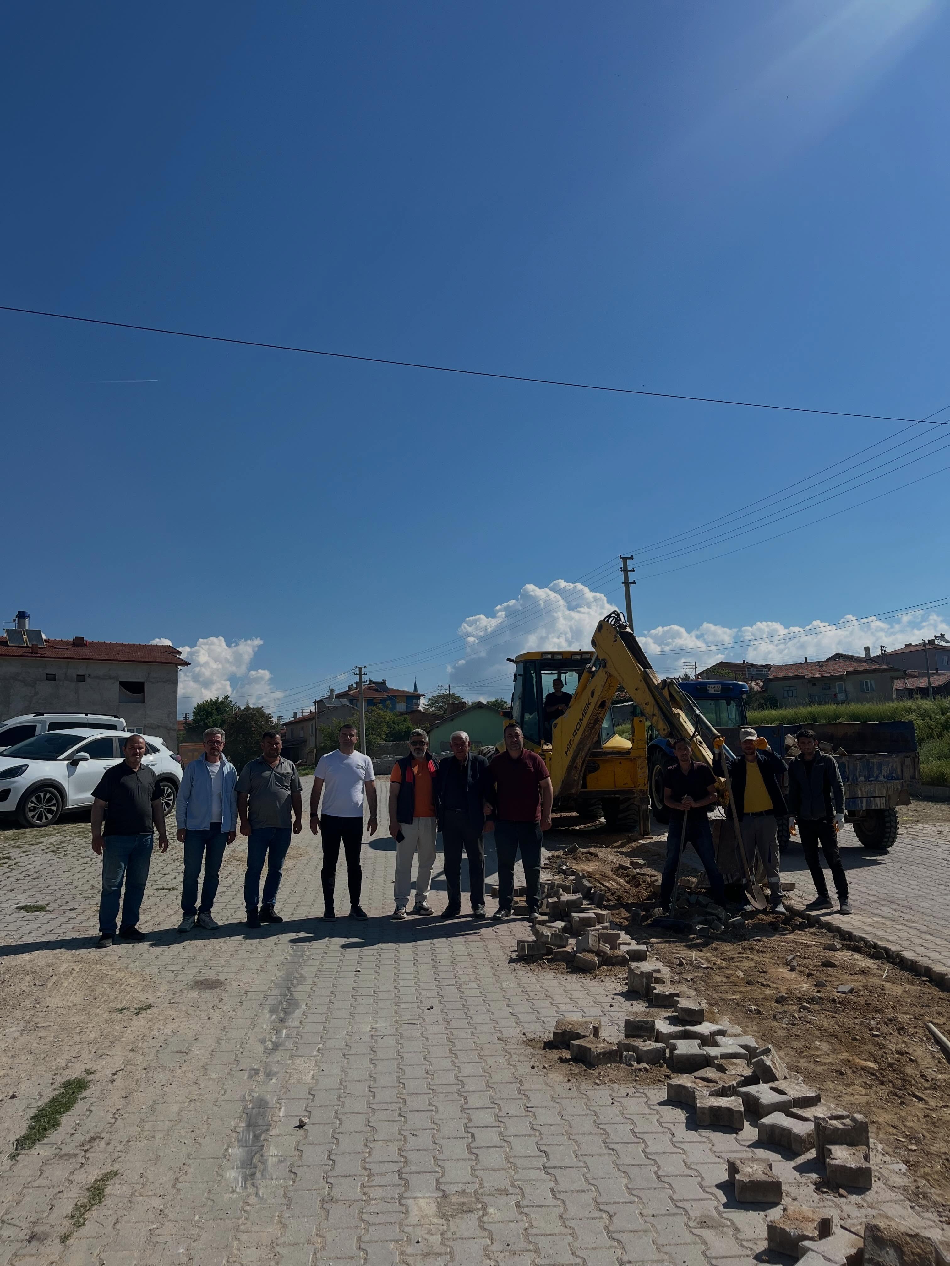 Kayıhan’da Doğalgaz Sonrası Parke Döşeme Çalışmaları Başladı